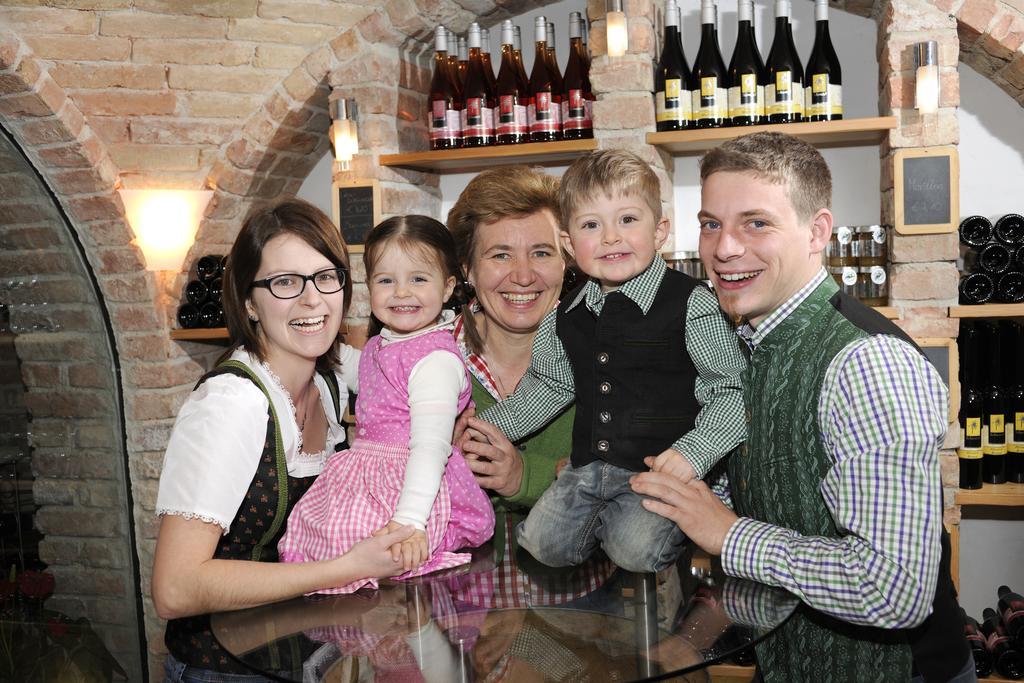 Bed and Breakfast Weingut Schwarzl Ratsch an der Weinstraße Exterior foto