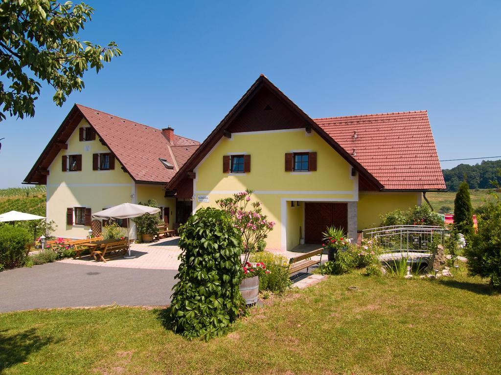 Bed and Breakfast Weingut Schwarzl Ratsch an der Weinstraße Exterior foto